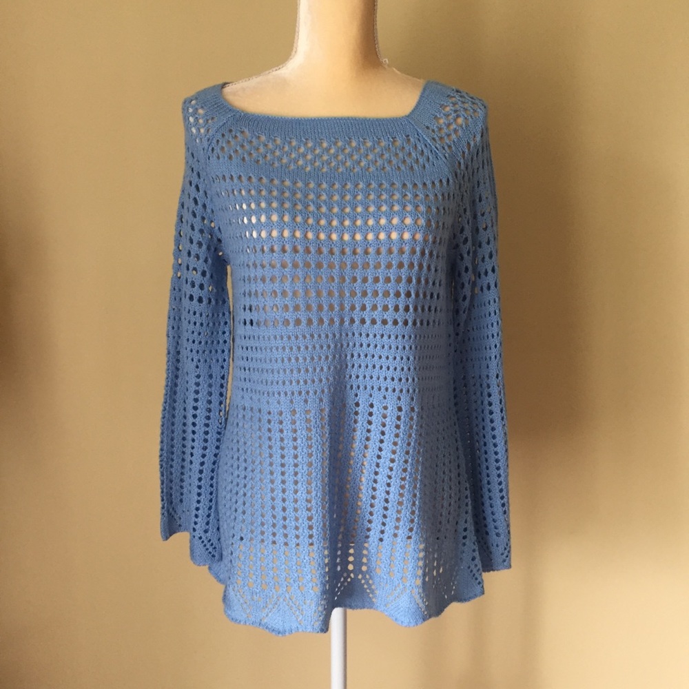 Hannah open knit powder blue sweater EUC M